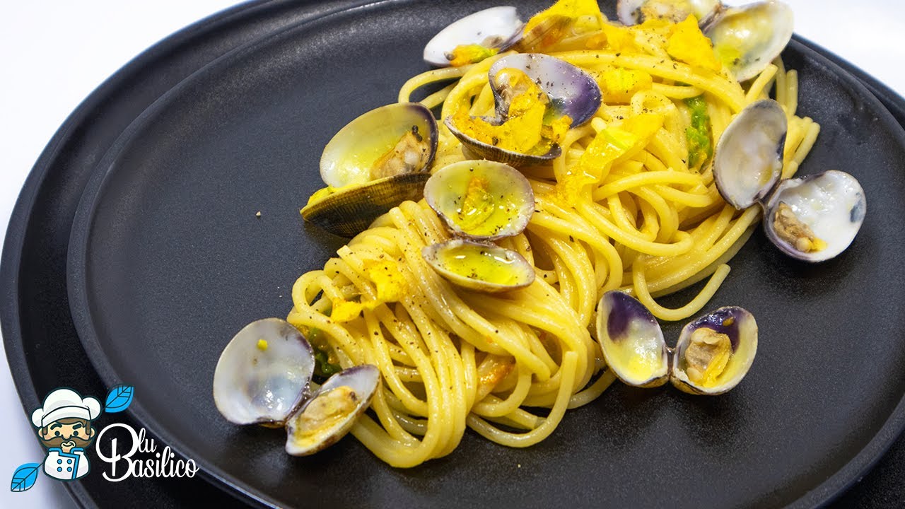 Spaghetti con FIORI DI ZUCCA e VONGOLE