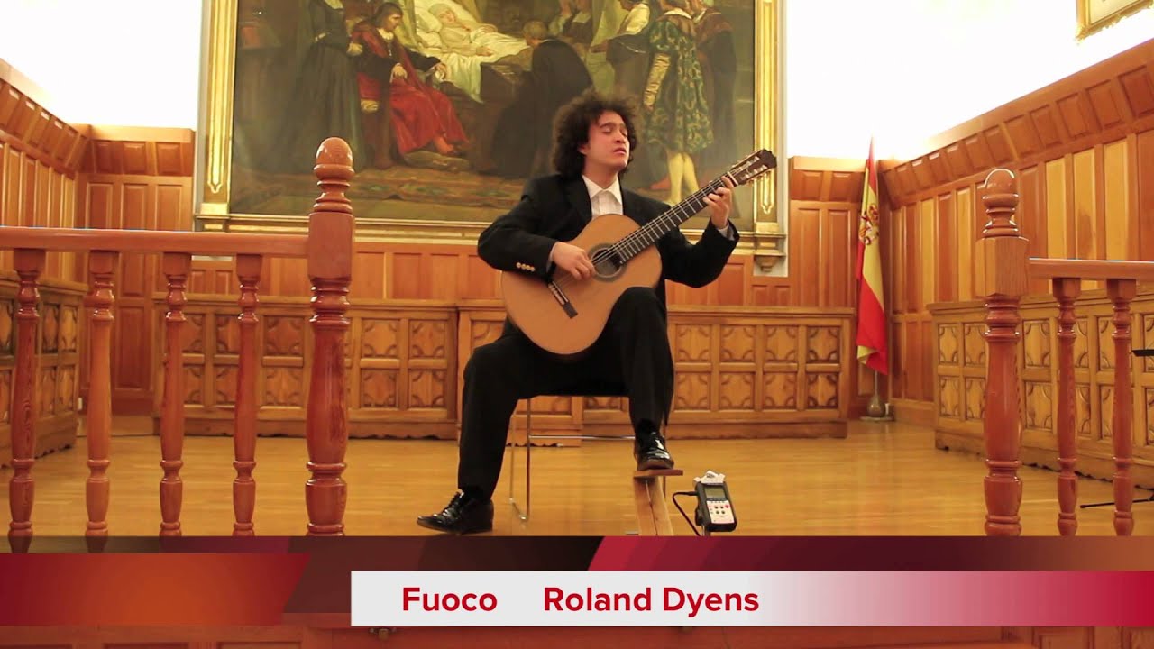 Cecilio Perera plays Tango en Skäi  and Fuoco. Roland Dyens