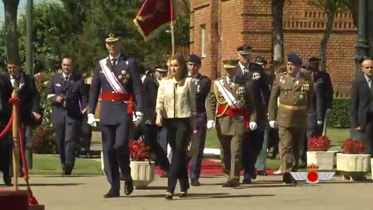 Felipe VI preside la entrega de despachos en la Academia Básica del Aire