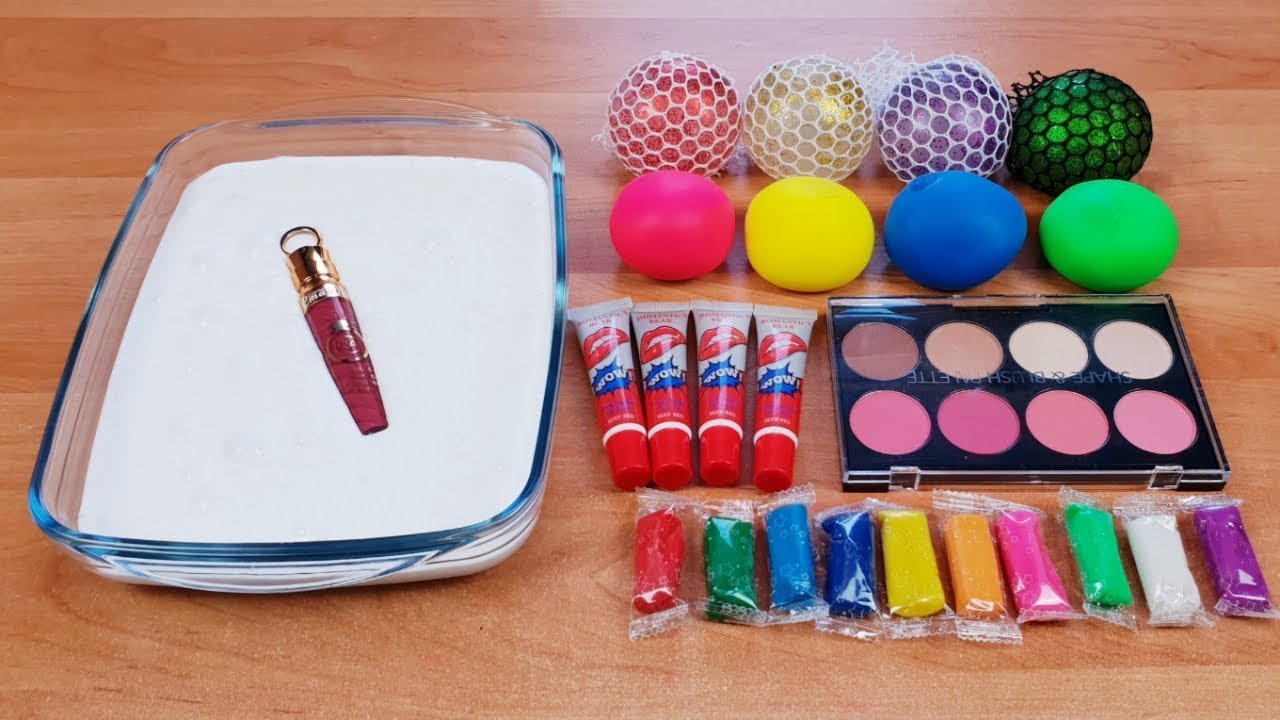 FLUFFY SLIME MÉLANGÉ AVEC DES BALLES ANTI-STRESS ET MAQUILLAGE - Super Satisfaisante Video!!