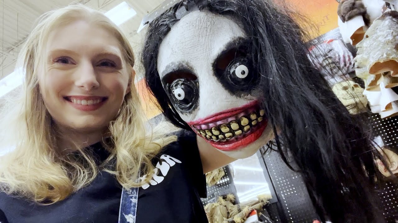 Exploring SPIRIT HALLOWEEN!!