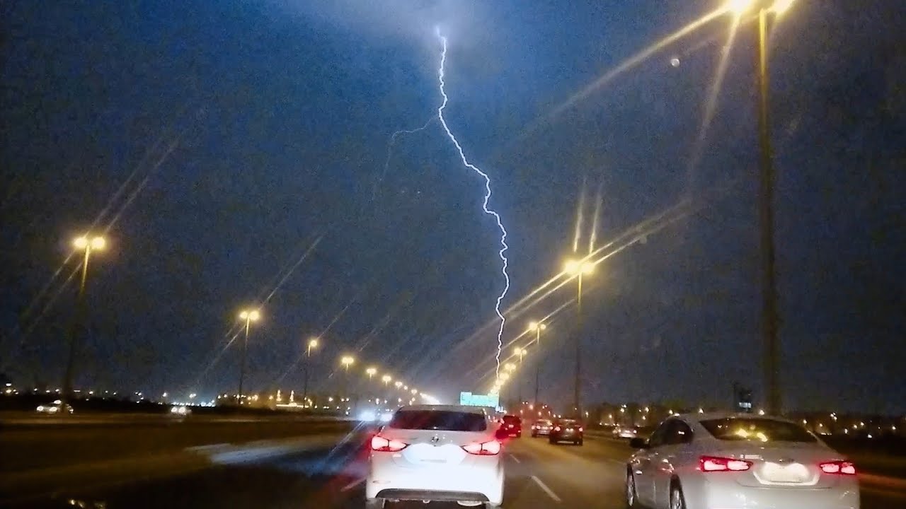 أمطار جدة صاعقة نزلت أمامي مدينة جدة