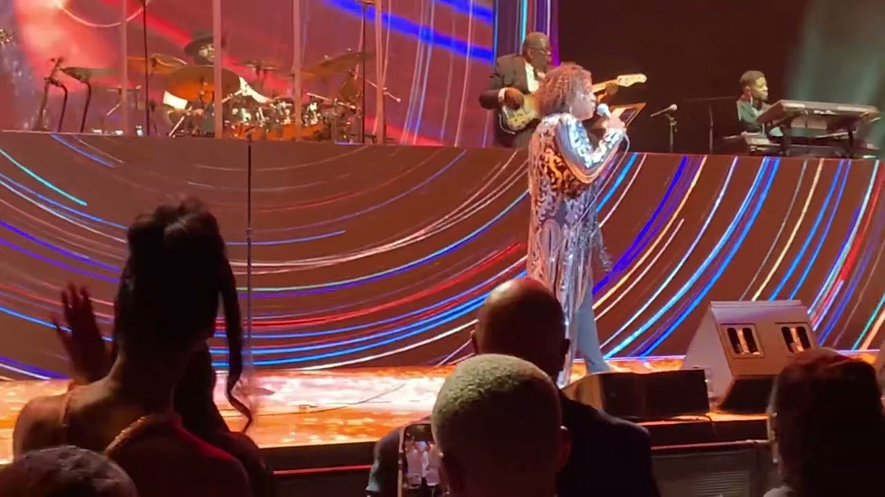 Anita Baker - “You Bring Me Joy” (LIVE)