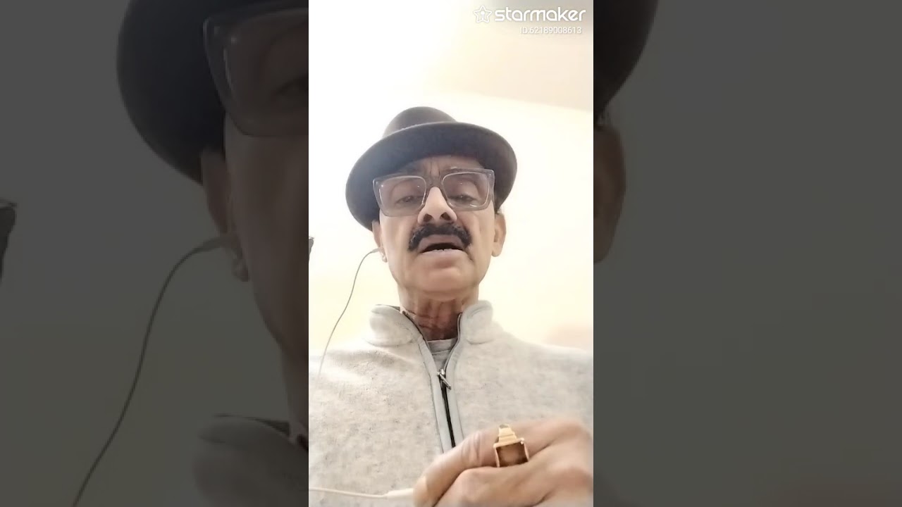 Naa tum humen jaano naa hum tumhe jaane..........Hemant kumar sahab.