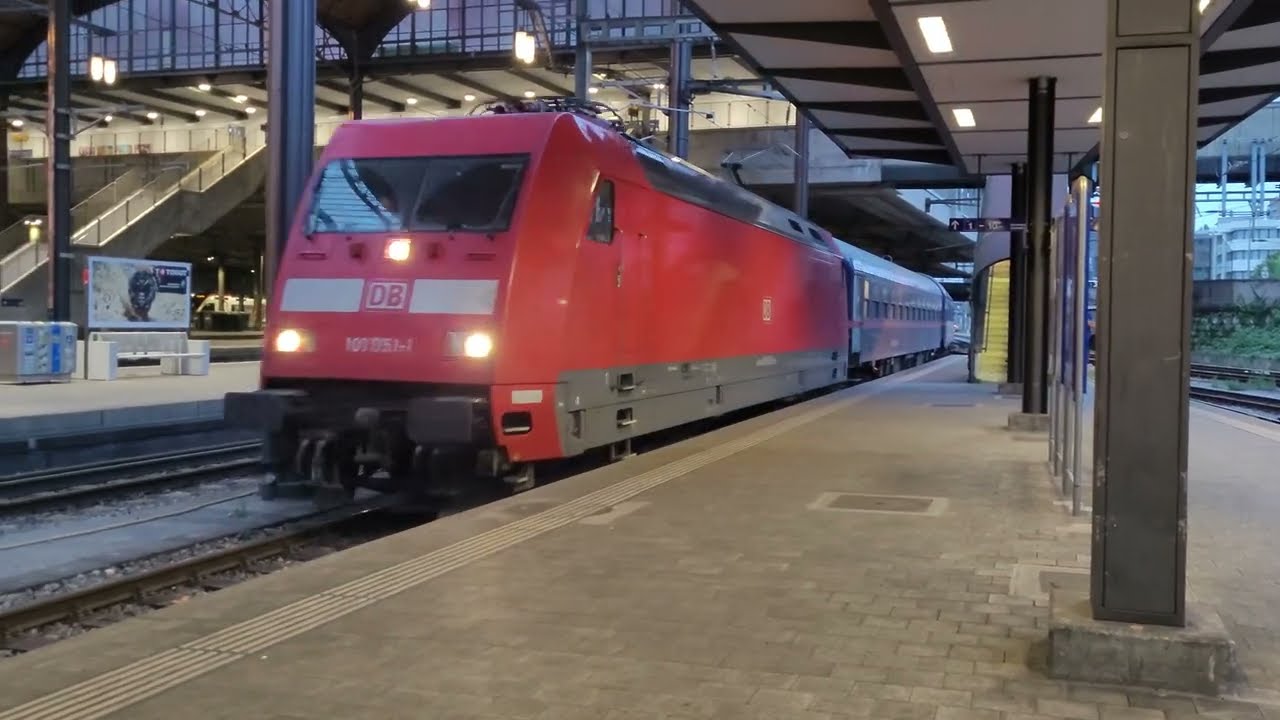 Einfahrt des nightjet 403 + InterCity 60403 am 27.08.2022 in Basel SBB