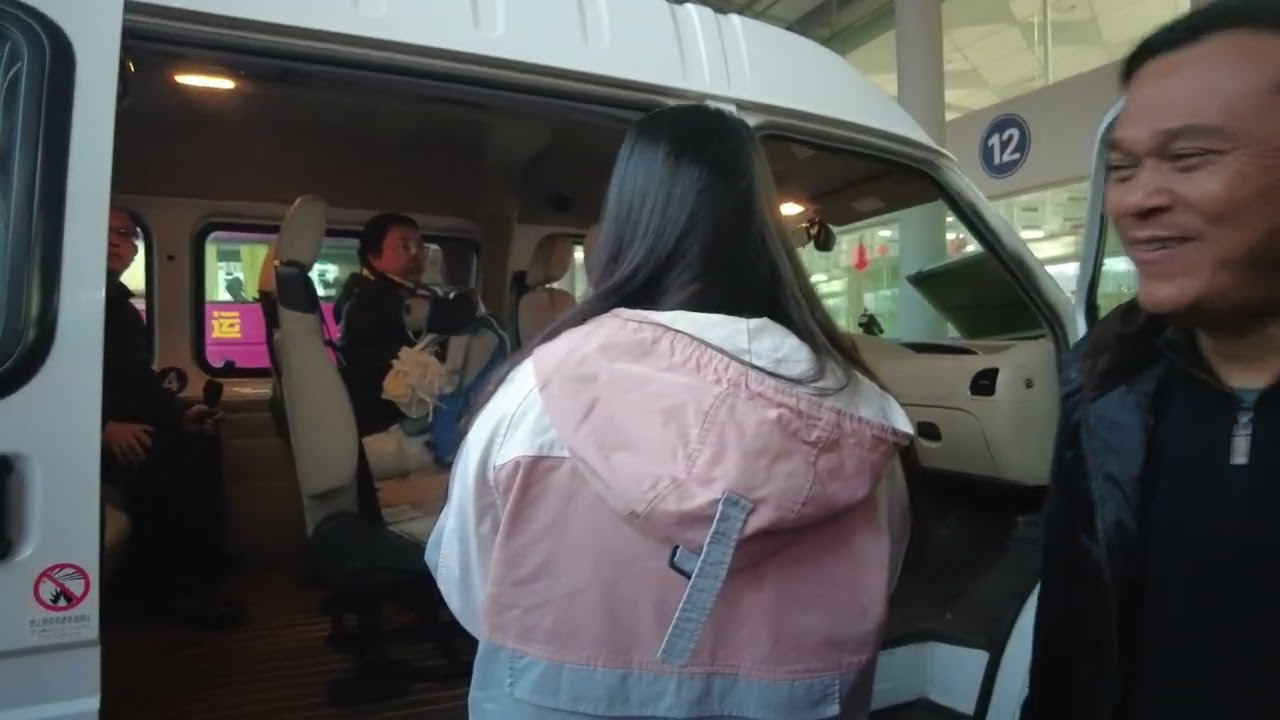 （第十二天|河内）在琅东汽车站出发到越南河内 找住的地方 床位还可以续住没房了订了一个远的地方 今天不租摩托车看看再说 河内还剑区很热闹（20260312）
