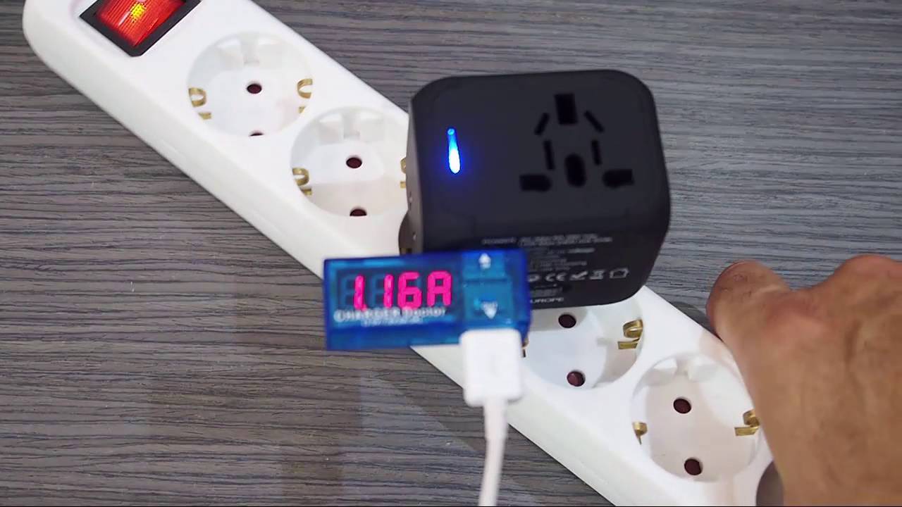 Enchufe Adaptador Universal de viaje con dos puertos USB - DryCom