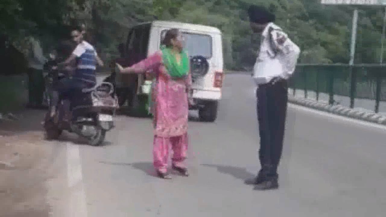 Woman and Traffic Police Incident at Patiala - Live Video
