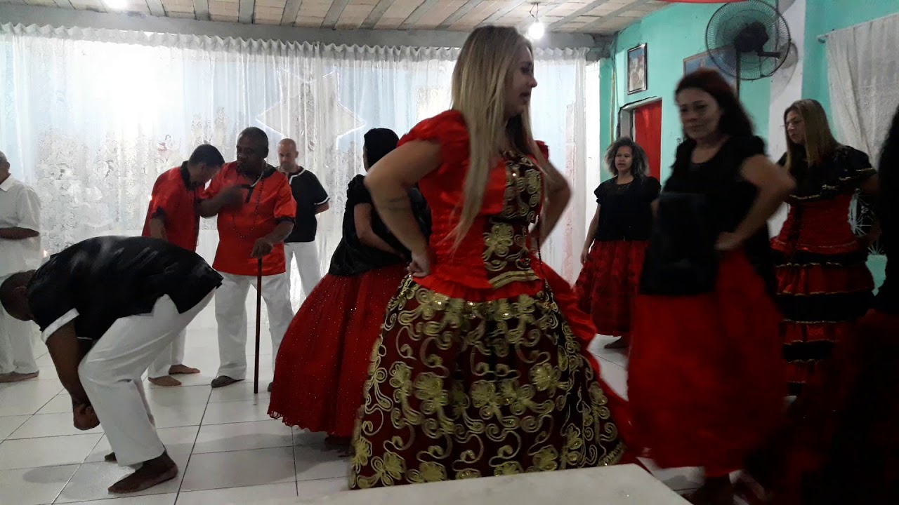 Chegada dos Exus. Incorporação de Exus e pombagiras.