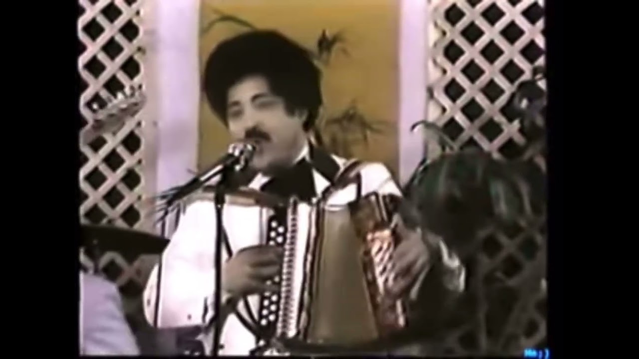 Arsenio De La Rosa cantando “Historia Dominicana” en Merenyola.com