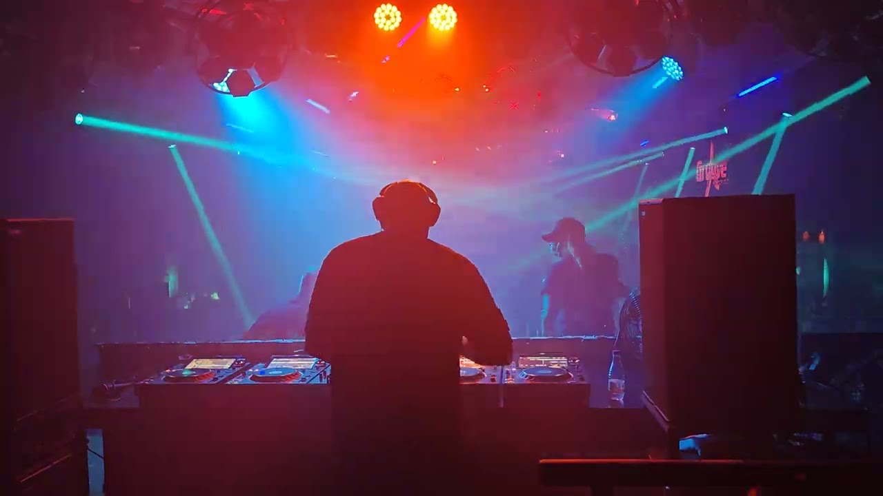 Paul Elstak @ Madhouse XIX Aniversario   Sala Groove 07 12 25 parte 1