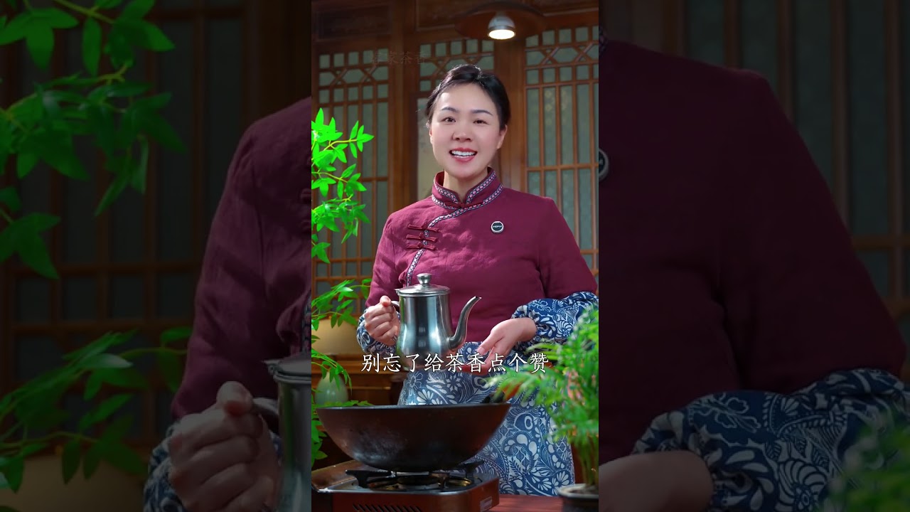 姐妹们，这个一看就会的干锅香辣虾，您可要学会了，那味道真的开胃又下饭，越吃越过瘾