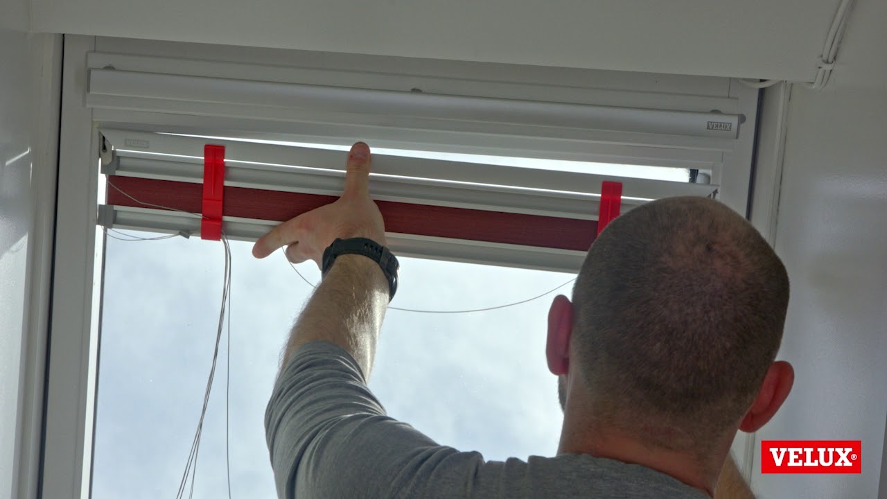 Replacing a VELUX blind - dismounting/installing