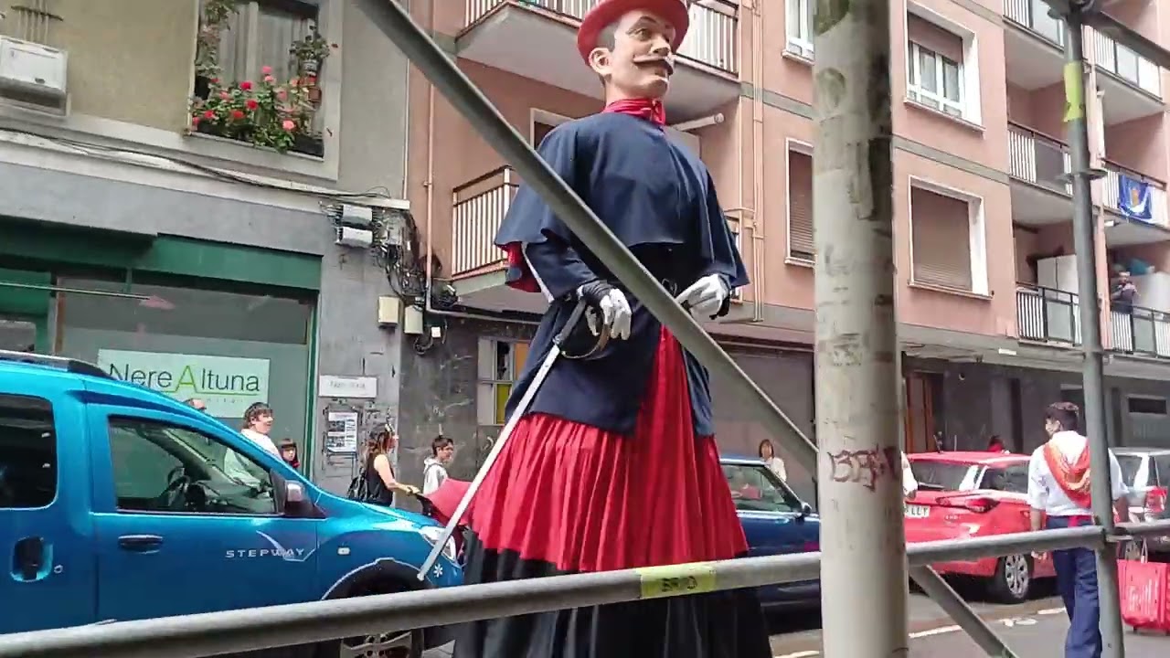 Pasacalles de los Gigantes de Pasaia en los SanFermines de Pasai Antxo | 6 de Julio de 2024
