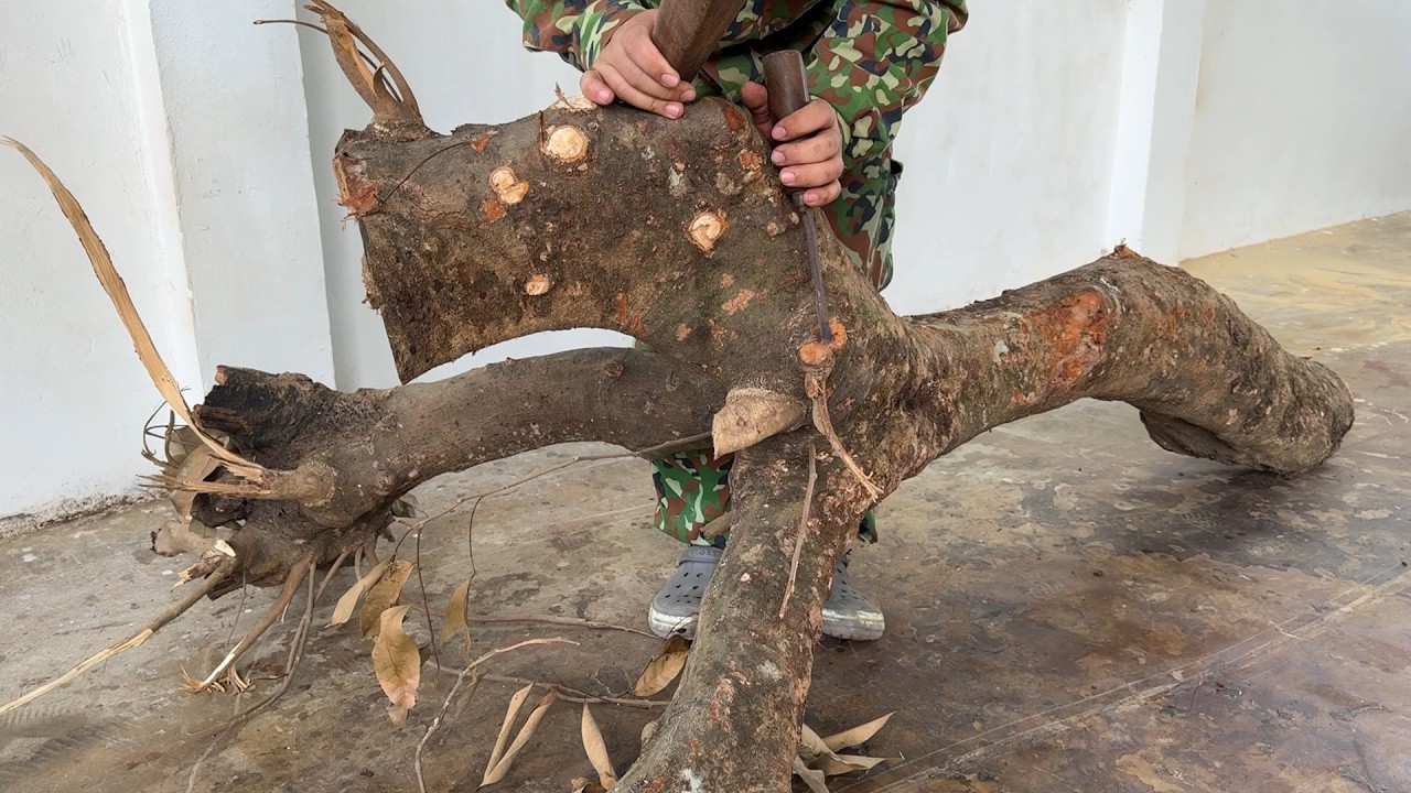 Billions Of People Are Unaware This Brilliant Idea! Talented Guy Turn Dead Trunk To Woodworking ART.