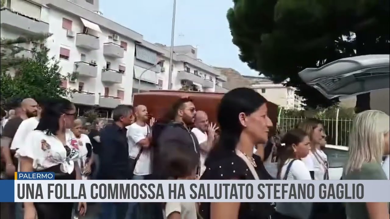 Palermo. Una folla commossa ha salutato Stefano Gaglio