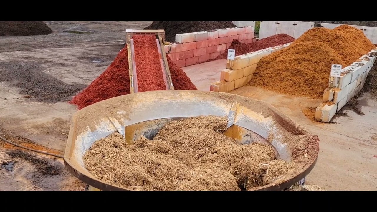 Coloring Mulch in a Tub Grinder