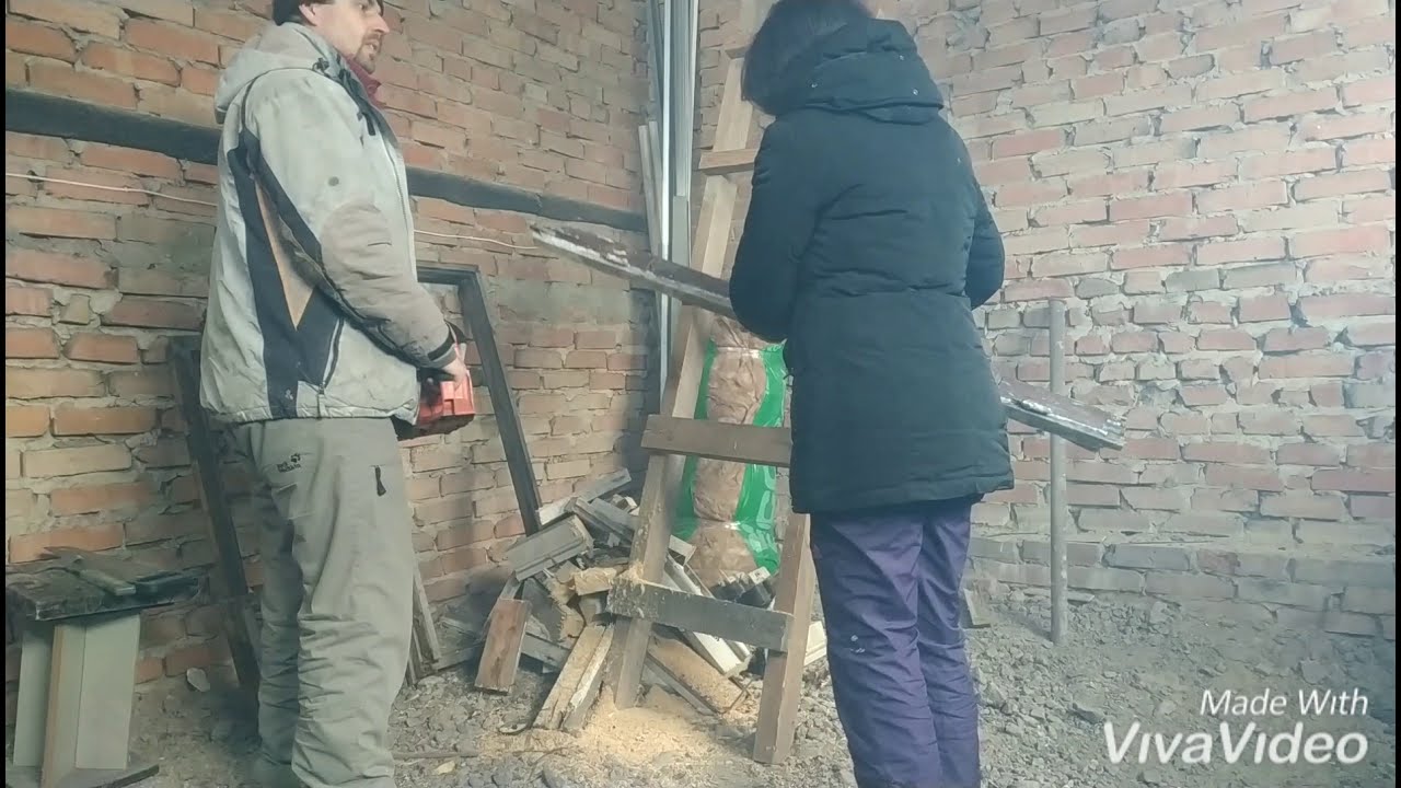 у нас на улице -18, заготовка топлива для камина вместе с женой