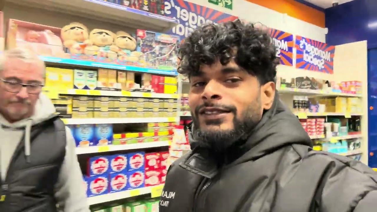 Doing last minute Christmas 🎄 shopping in 🇬🇧 