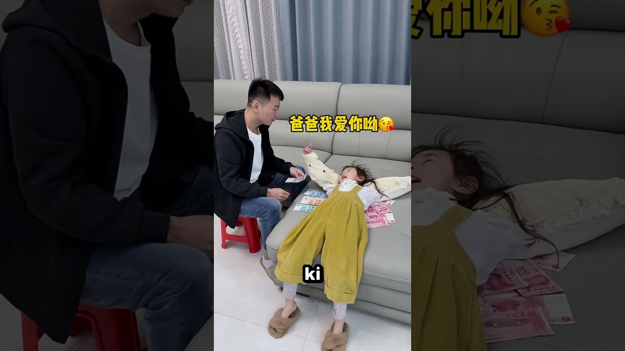 K&uuml;&ccedil;&uuml;k Kız Babasının Maaş Aldığını G&ouml;r&uuml;nce Ne Yaptı.😅