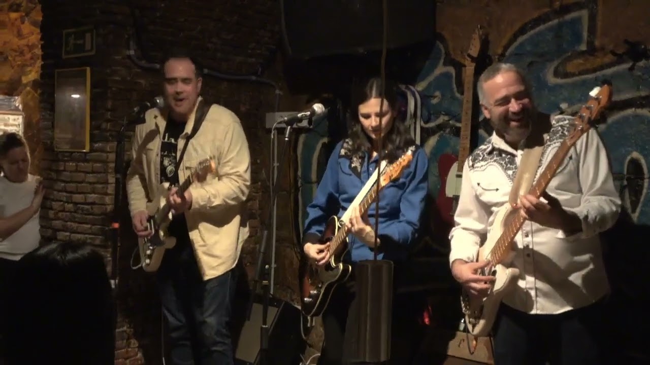 Eve Monsees & Mike Buck + Greg Izor y César Crespo - Out Of Bad Luck