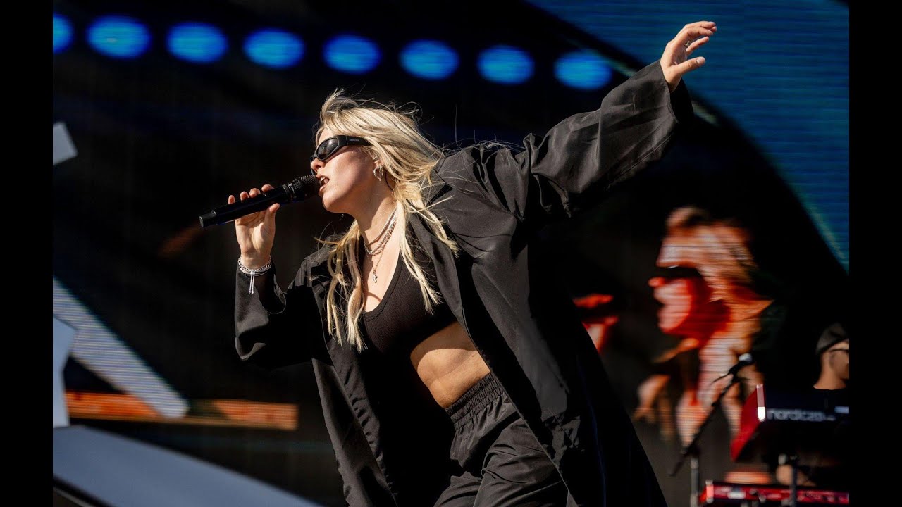 Elenco e co-criadora de 'The L Word' anunciam o show de Reneé Rapp no Coachella 2024 - LEG [PT/BR]