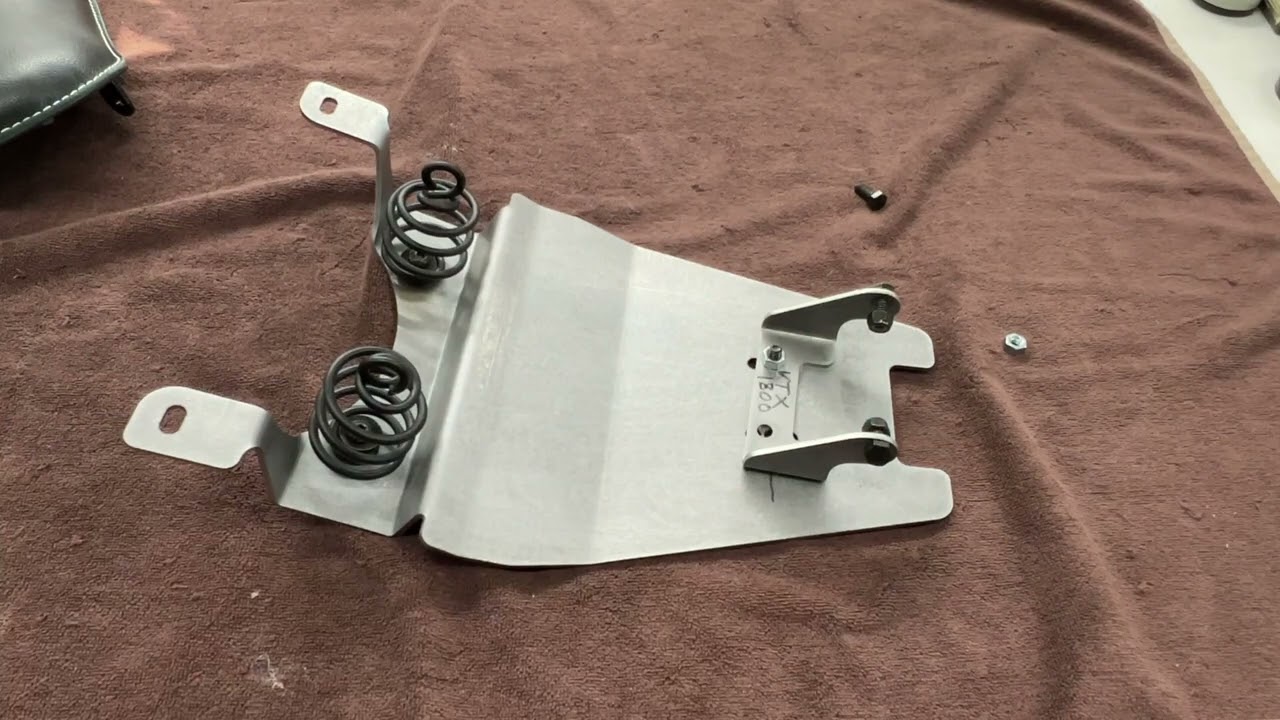 Honda VTX 1800 - Seat Install