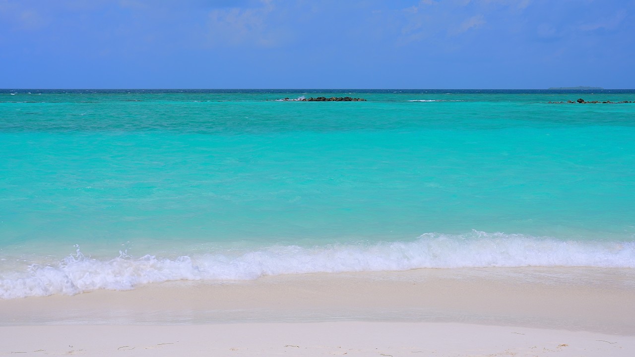 Fall Asleep In 5 Minutes With Ocean Sounds. Ocean Waves on a Tropical Island in Maldives