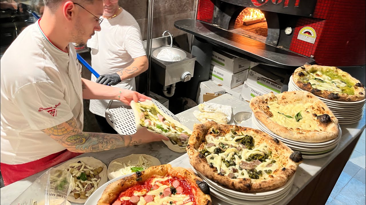 Pizza Napoletana - wood fired oven Pizzeria Donna Sofi - Bologna Italy 