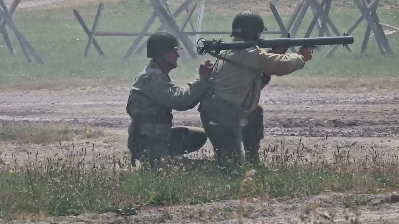 Americans attacking fortified German outopost #ww2 #reenactment #reenactors #tankfest #tankmuseum