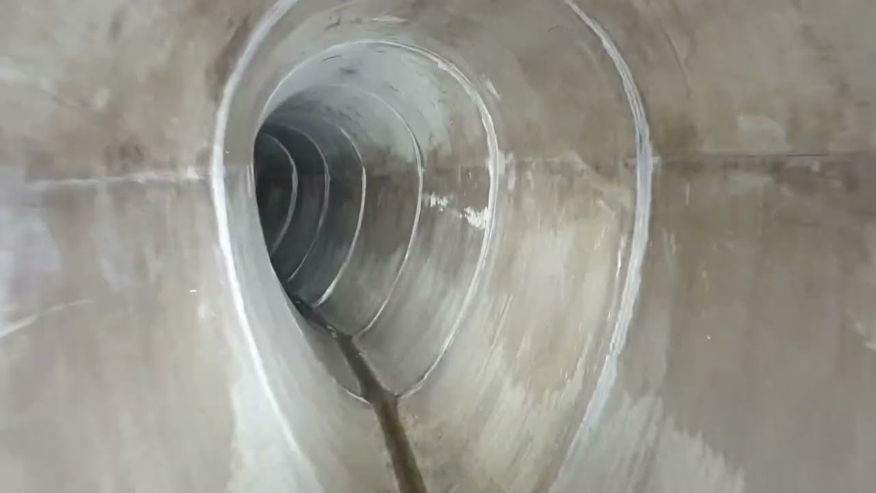 Abwasser Kanalisation - Überlauf in Mega Tunnel - Ei Profil - unter Grossstadt - My name is Georg!
