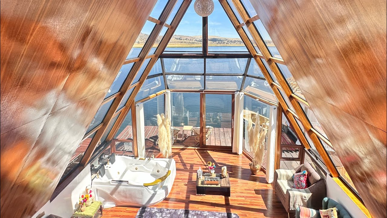 LUJOSO HOSPEDAJE  FLOTANTE TOUR / PUNO UROS