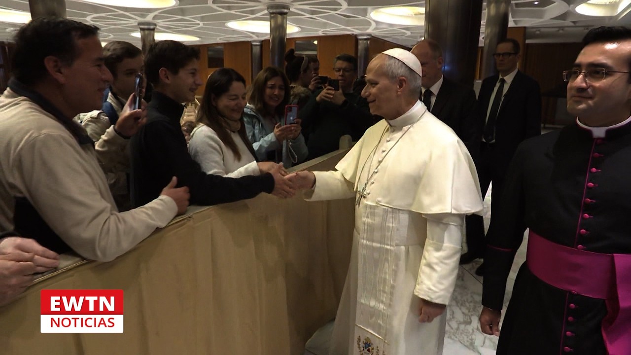 El Papa León XIV ante la Virgen de Lourdes