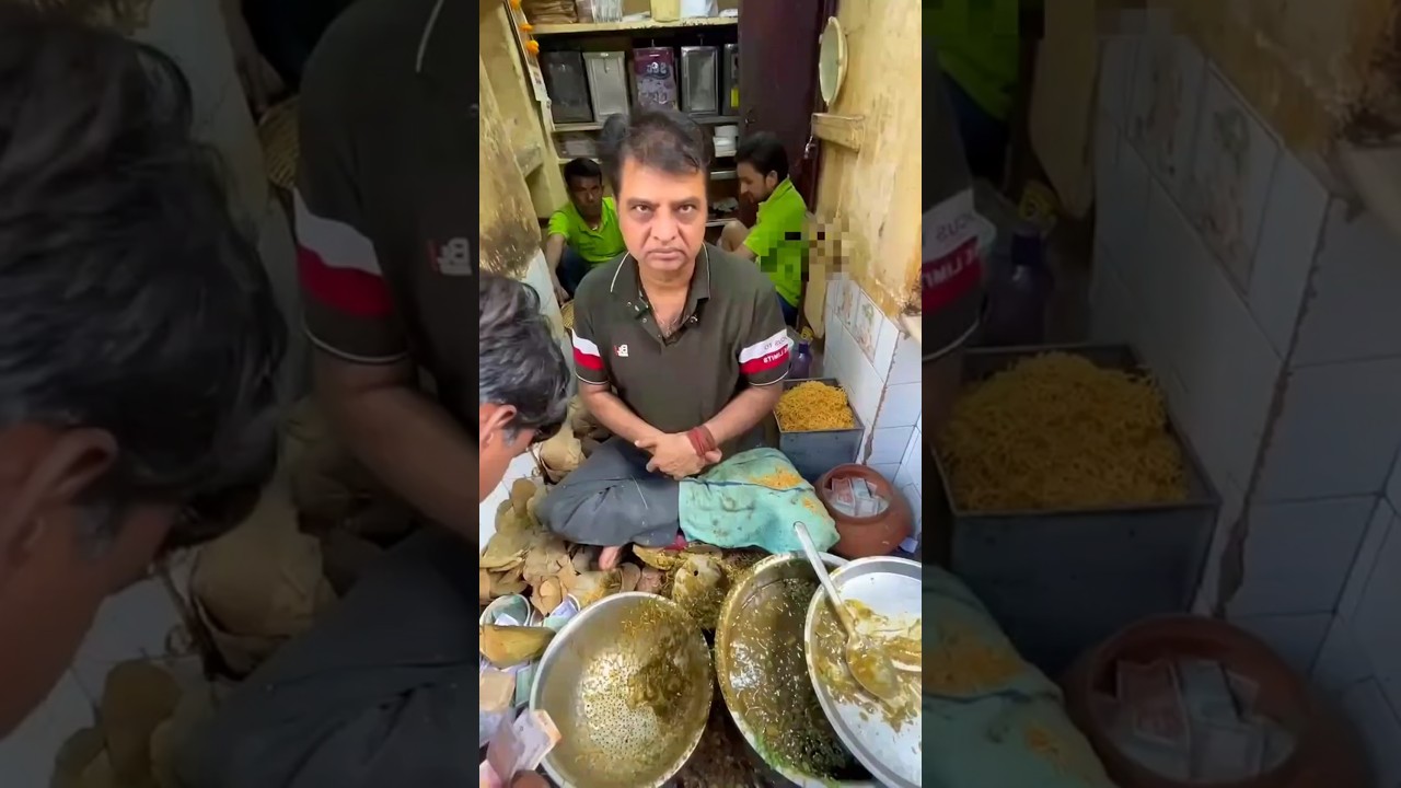 29 SAAL Se Lali Chhangani Ki Kachori Kharaha Hai Ye Customer! 😱Kya Hai Iska Secret? #shorts