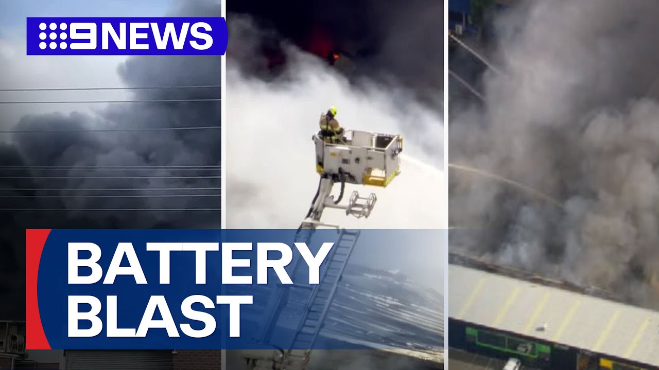 Fire crews battle massive factory blaze in Melbourne's south-east | 9 News Australia