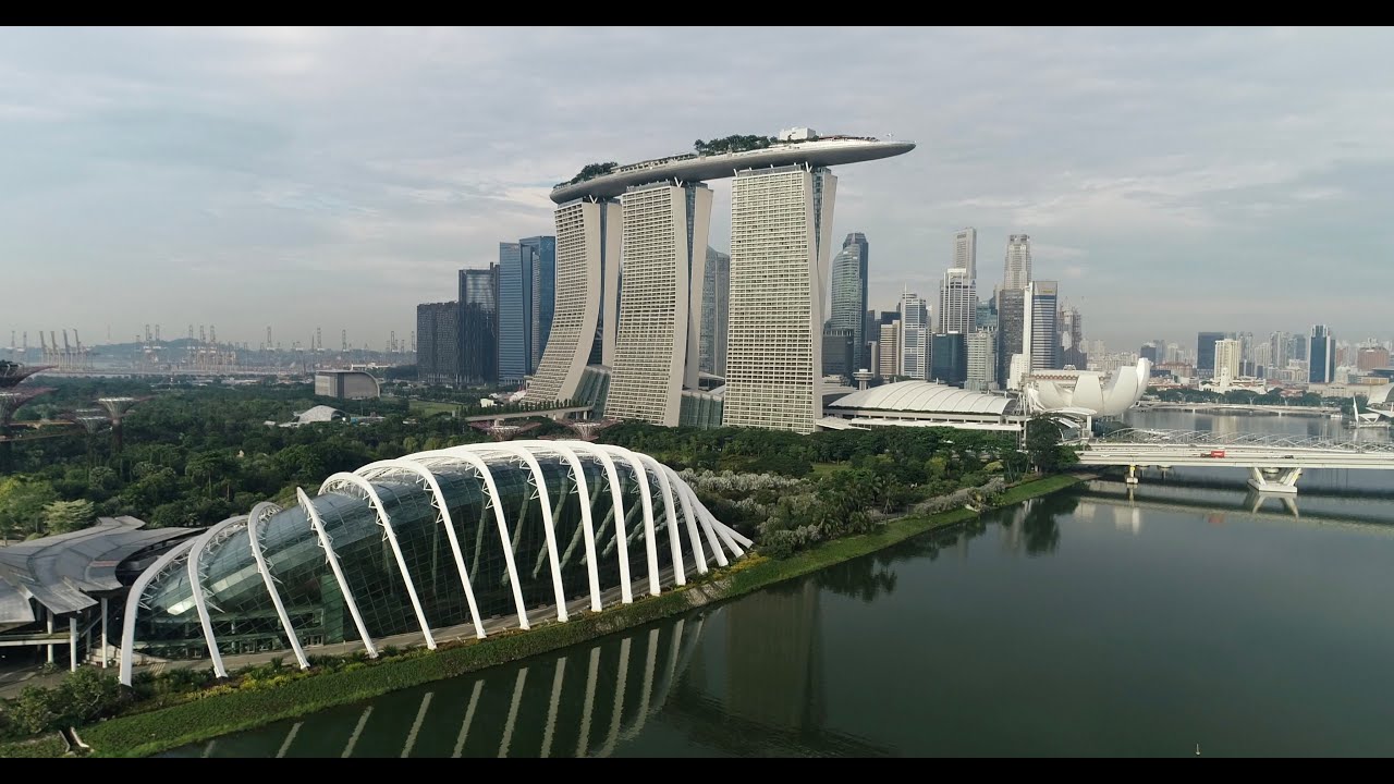 Flying the Singapore Skyline