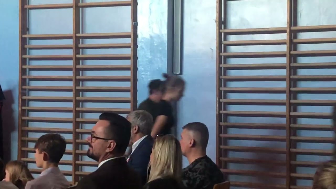 Dziewczyna z granatem&hellip;