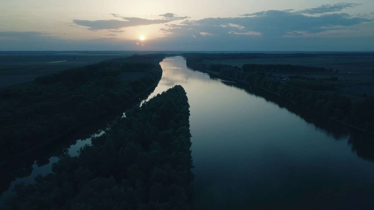 Carcaliu - Sunset over Danube