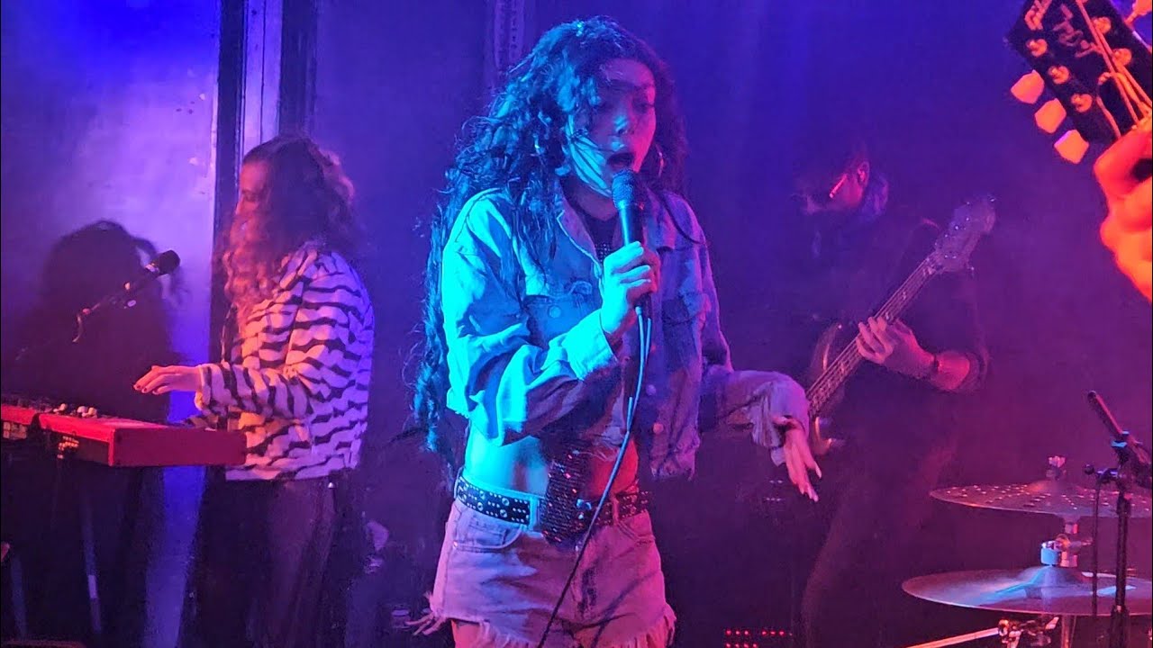 Courtney Hadwin live at The Camden Assembly 