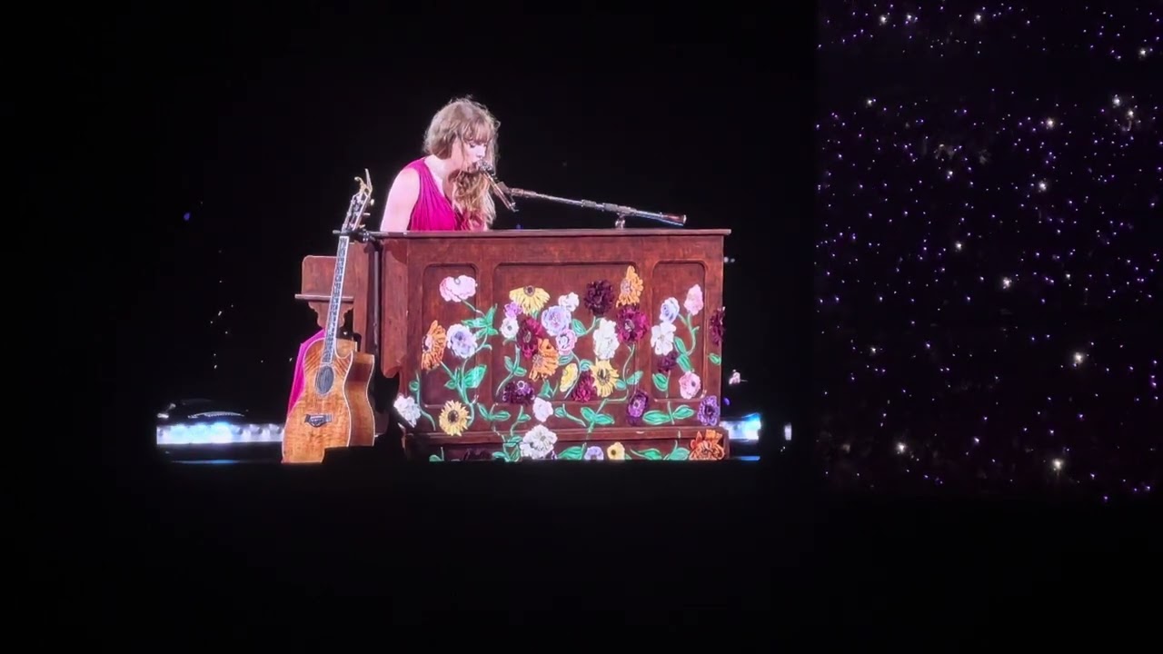 Taylor Swift - You&rsquo;re On Your Own Kid x Long Live - Mashup live in Portugal