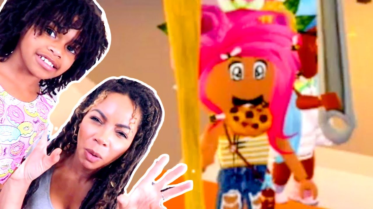 We Play Break In and Mommy Keeps Glitching Out In Roblox! LOL