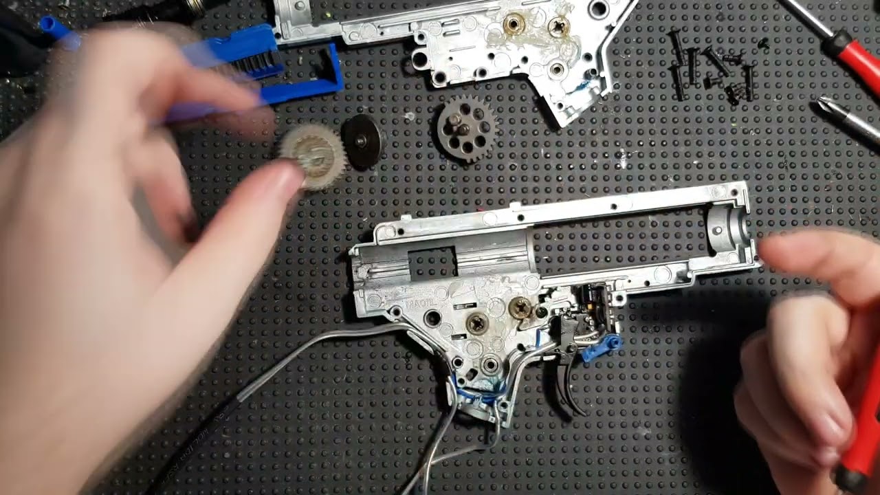 RECENZE: Cyma CM098 z krabice / Cyma CM098 Essential disassembly from the box