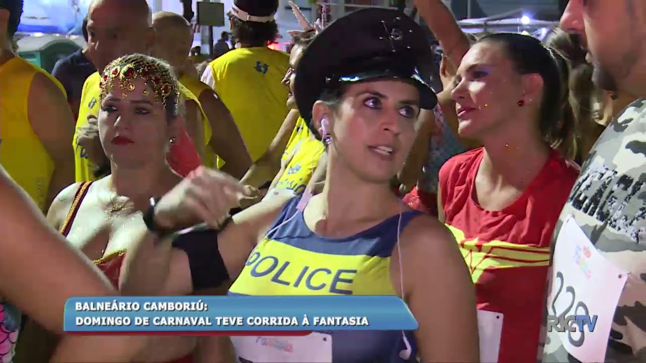 Domingo de carnaval teve corrida &agrave; fantasia em Balne&aacute;rio Cambori&uacute;