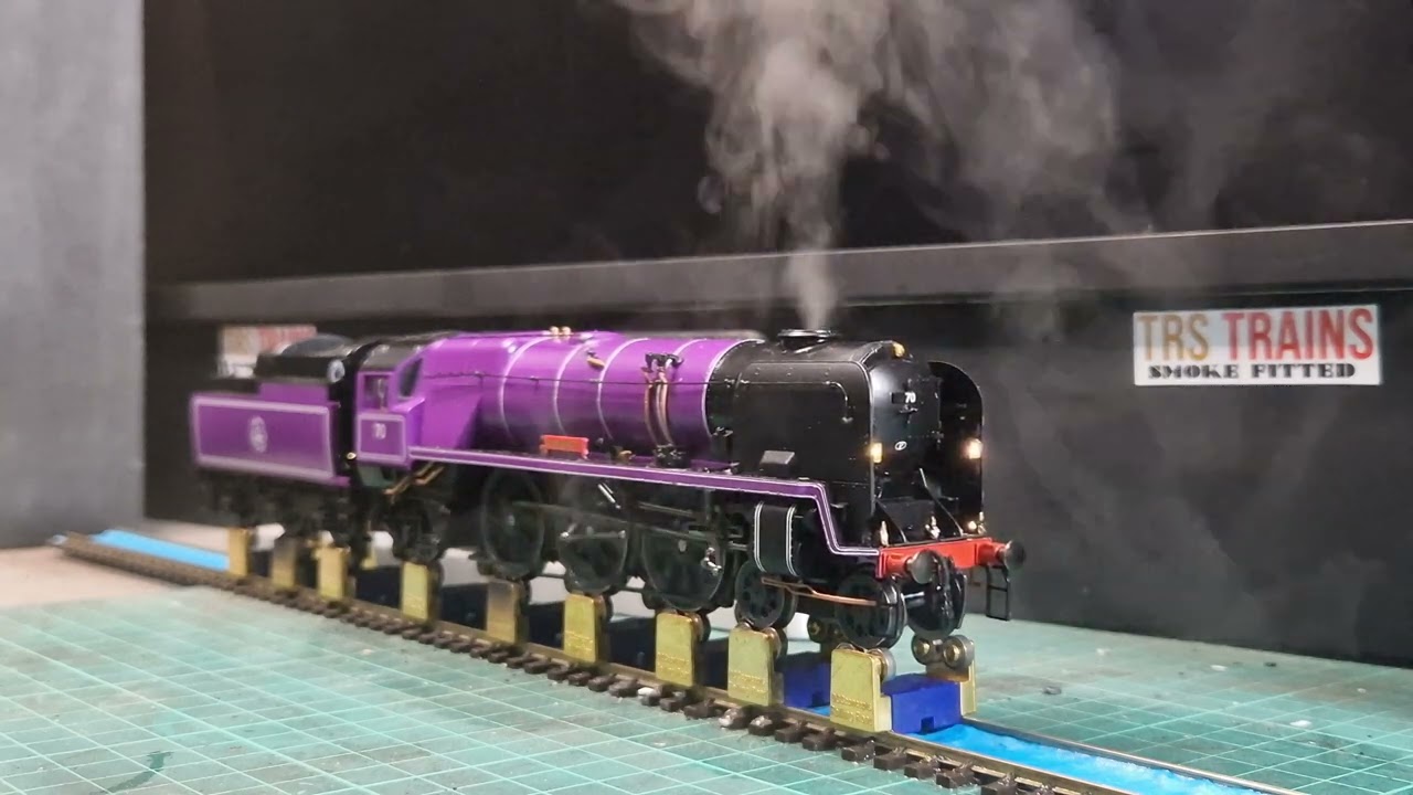 hornby 70 Elizabeth II with TRS Trains synchronised smoke