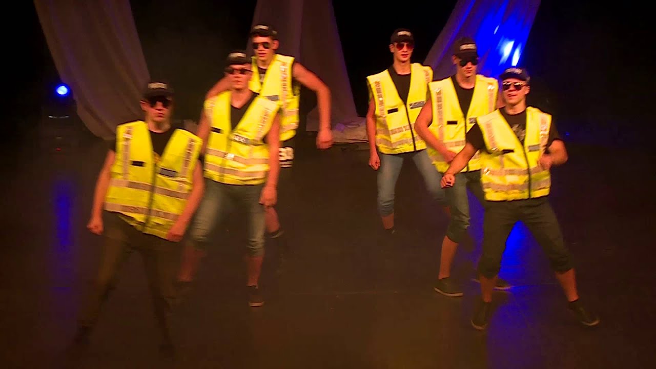 11 klass „Eins Zwei Polizei“, autorid Signe Kreim, Kelli Seinoja, Policeman, sinine vilkur, eins zwe
