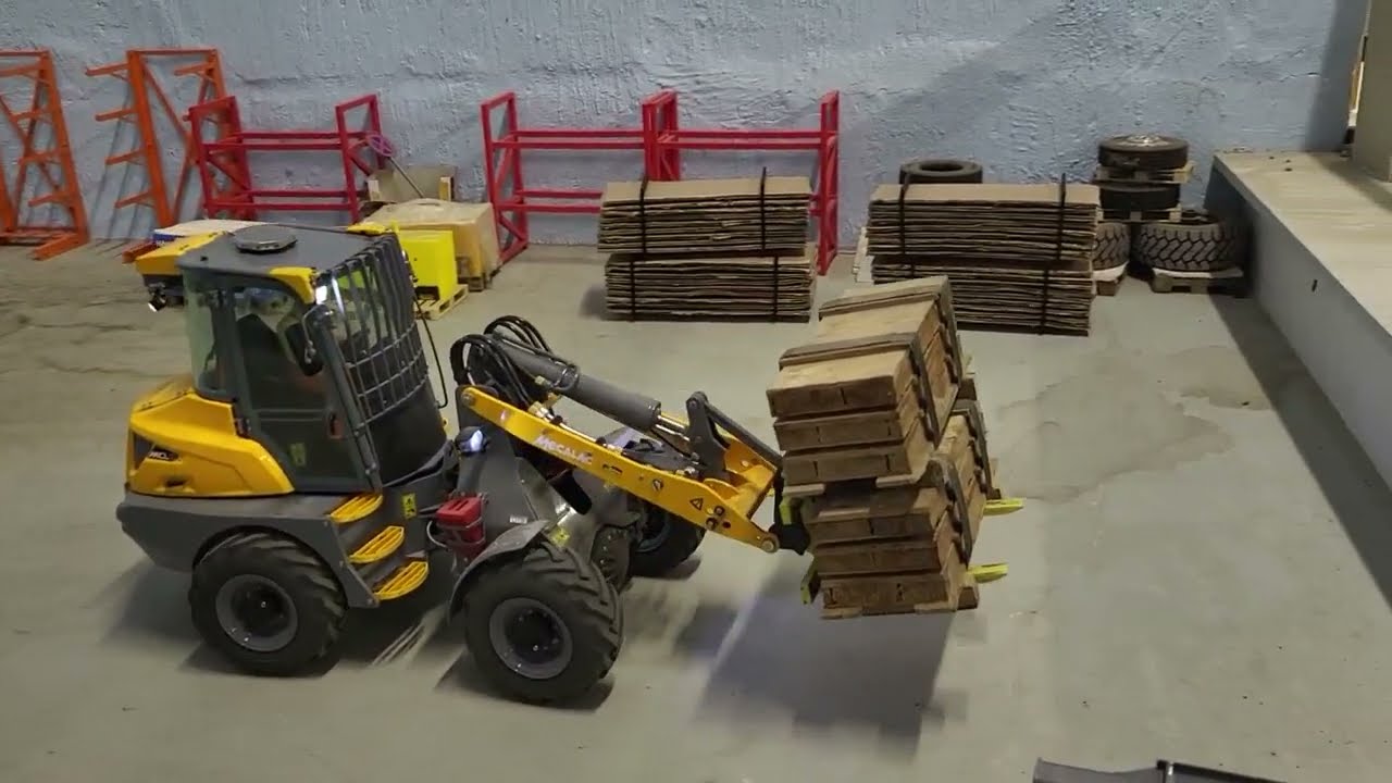 MCL8 Mini wheeled loader and BL07 Backhoe. LESU model scale hydraulic models.