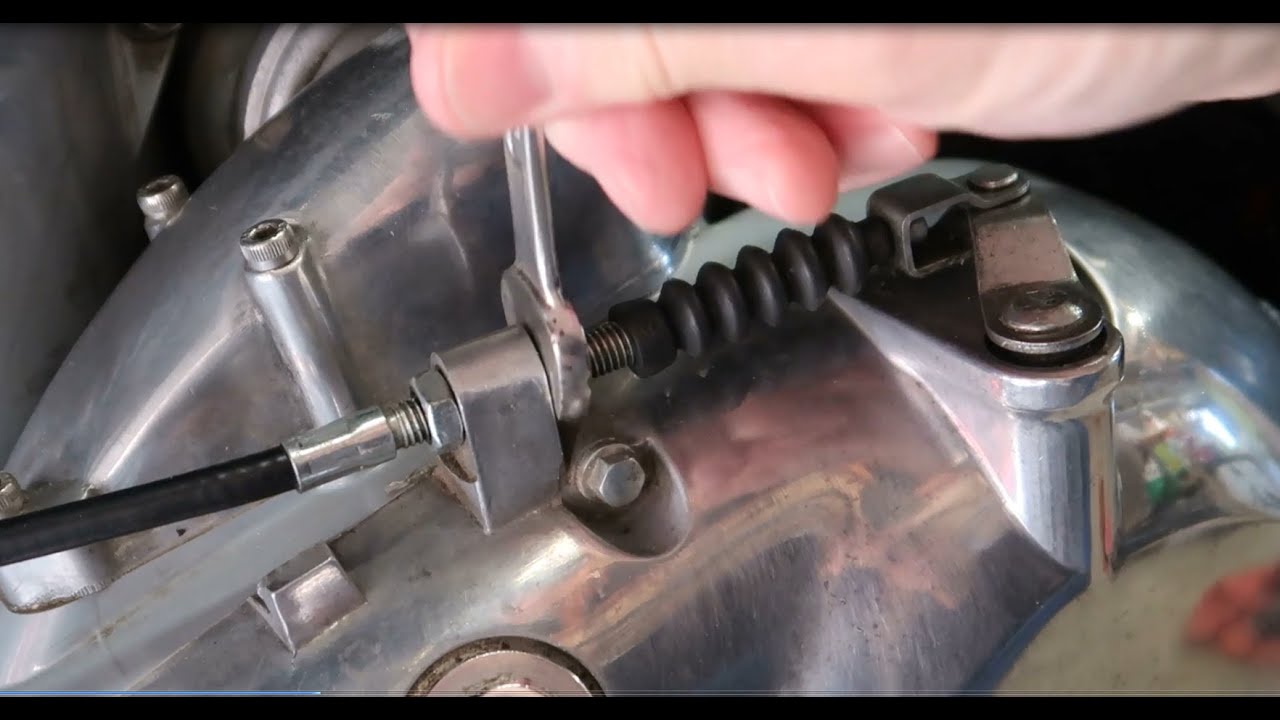 How I adjusted the clutch lever free play on my Royal Enfield. Classic Bullet 500. 2015. B5.