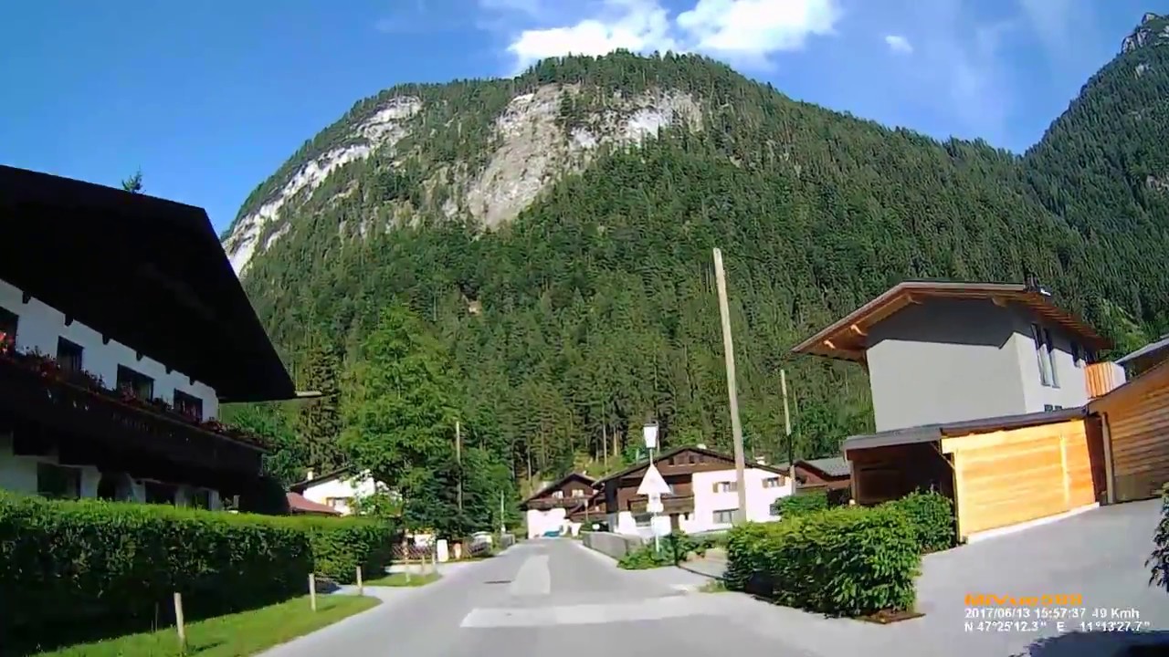 A: Unterkirchen. Burggraben. Gemeinde Leutasch. Bezirk Innsbruck-Land. Ortsdurchfahrt. Juni 2017
