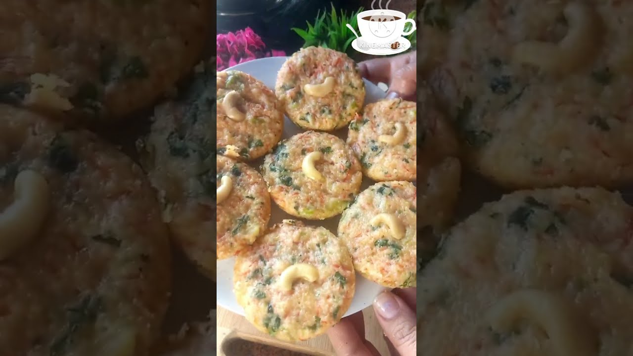 Hotel Style Veg Rava Idli | Soft & Spongy Instant Veg Idli Recipe | Mom's kitchen 😋 