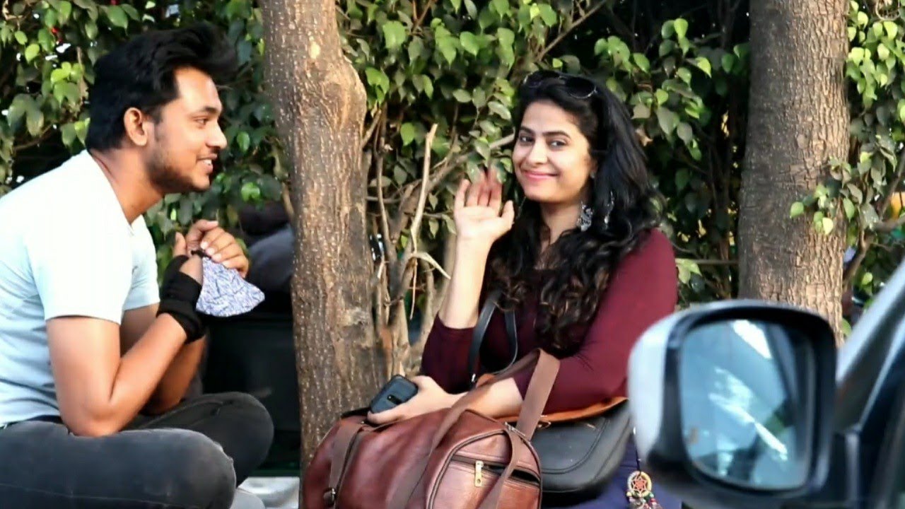 करोड़ों की मालिकिन से हुआ प्यार वाराणसी में || proposing cute girl in varanasi gone funny || vishal